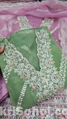 মেয়েদের পোশাক